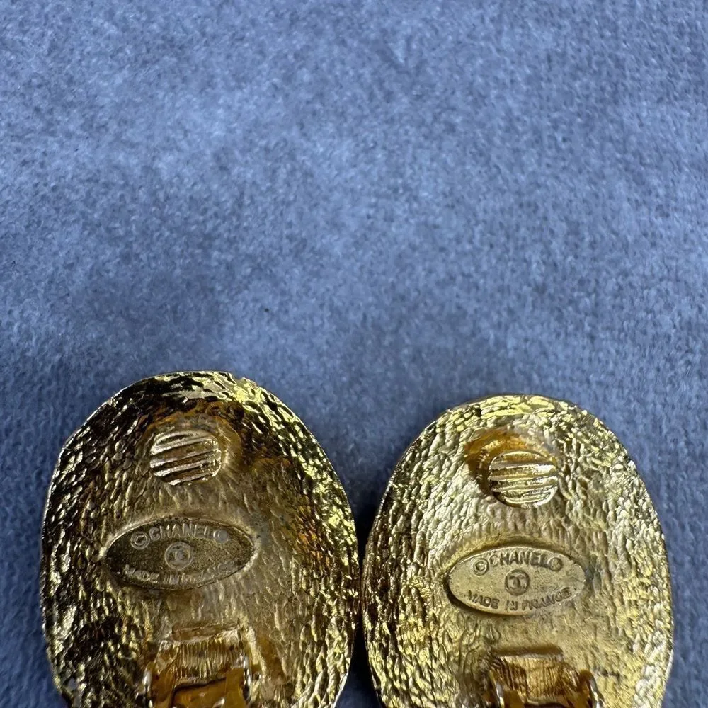 Chanel Vintage 1980s CC Crown Logo Ornate Oval Goldtone Clip-on Earrings - Picture 7 of 7